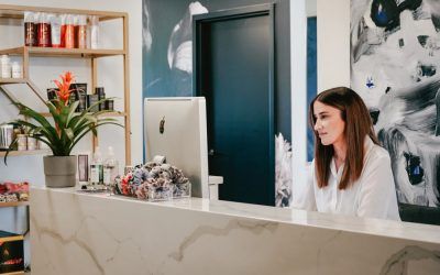 7 Reasons to Become a Receptionist